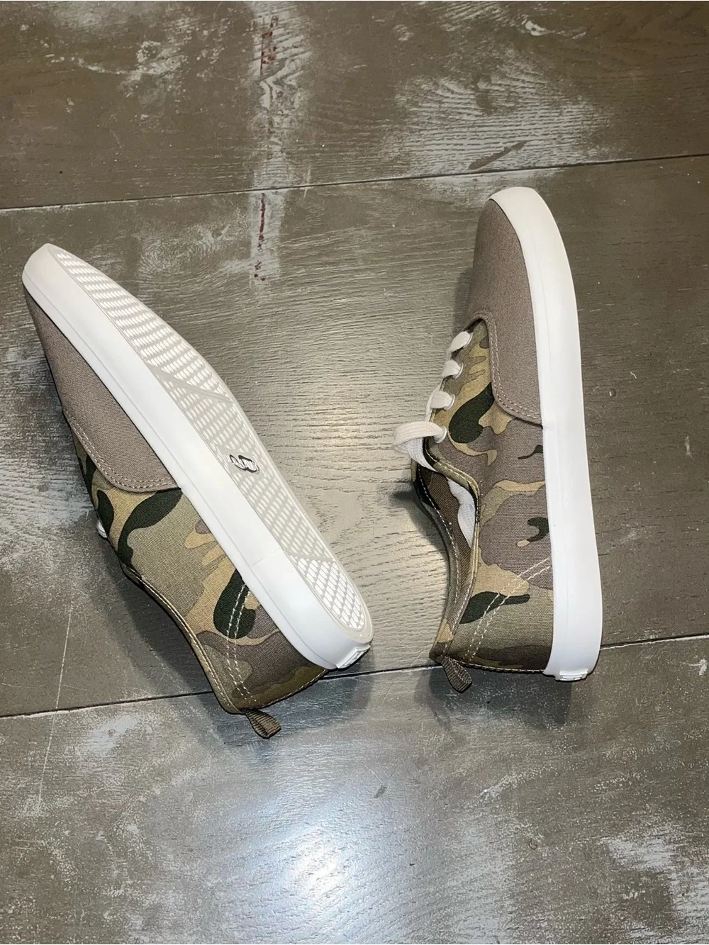 Old Navy Hunter Khaki Green Camo Boys Sneakers Lace Up NWT US 6